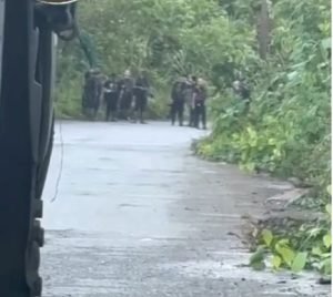 Tensión en Sucumbíos: Encuentro entre Militares Ecuatorianos y “Comandos de la Frontera” en la frontera