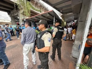 EXPLOSIÓN EN LA BAHÍA DE GUAYAQUIL