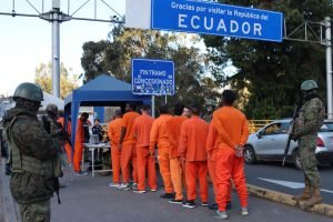 Ecuador empieza la deportación masiva de presos extranjeros por delitos graves