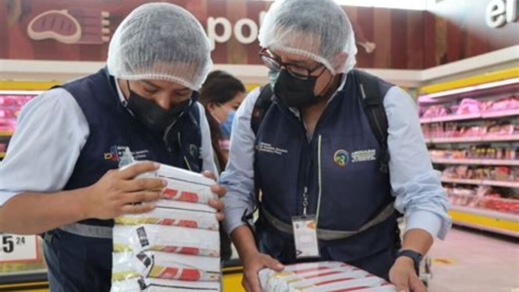 ECUADOR REALIZA PRIMERA EXPORTACIÓN DE LECHE ENTERA A PERÚ CON 14.000 LITROS CERTIFICADOS POR AGROCALIDAD