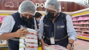 ECUADOR REALIZA PRIMERA EXPORTACIÓN DE LECHE ENTERA A PERÚ CON 14.000 LITROS CERTIFICADOS POR AGROCALIDAD