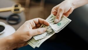 MEDIDA ECONÓMICA: GOBIERNO ADELANTA DÉCIMO TERCER SUELDO A TRABAJADORES PÚBLICOS