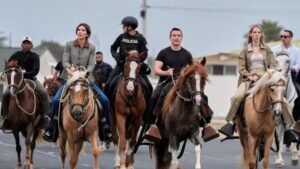 Visita oficial en la Costa: Kristi Noem y el presidente Noboa recorren la Base Aérea de Salinas y participan en cabalgata