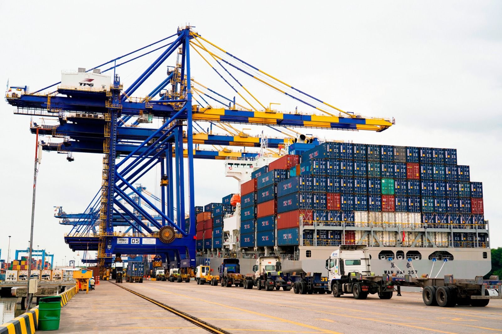 Ecuador sube al 50% el arancel a importaciones de Colombia por seguridad fronteriza