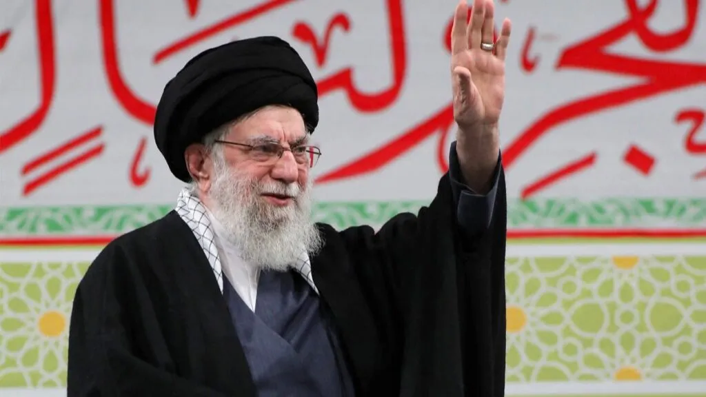 Alí Jamenei, líder supremo de Irán, habría muerto tras bombardeo en Teherán