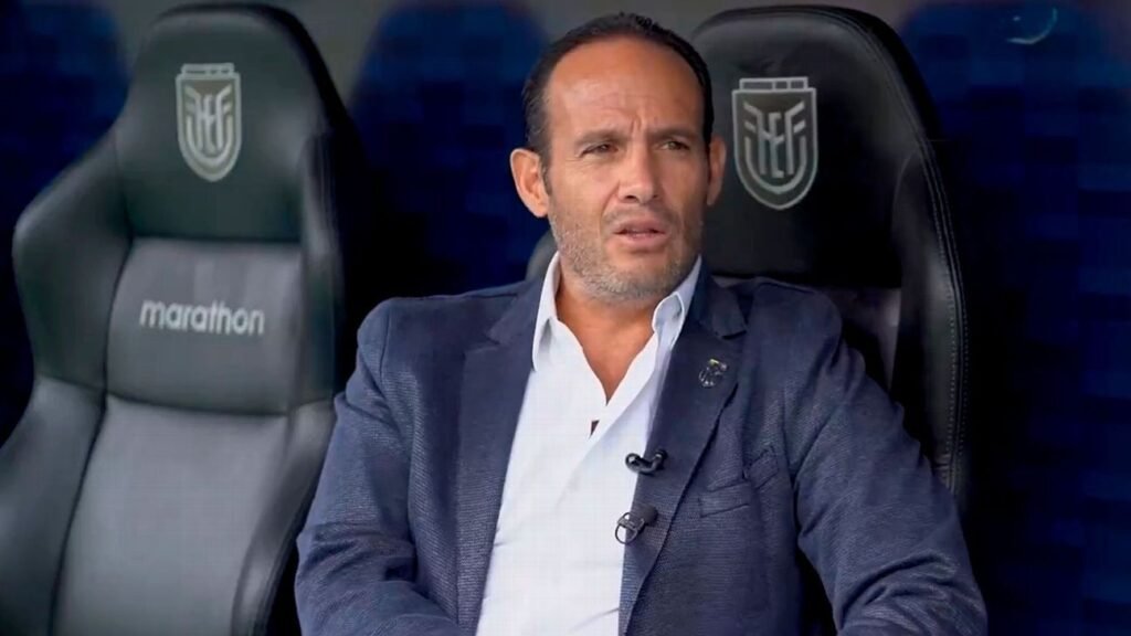 Francisco Egas inscribe su candidatura para la reelección en la FEF