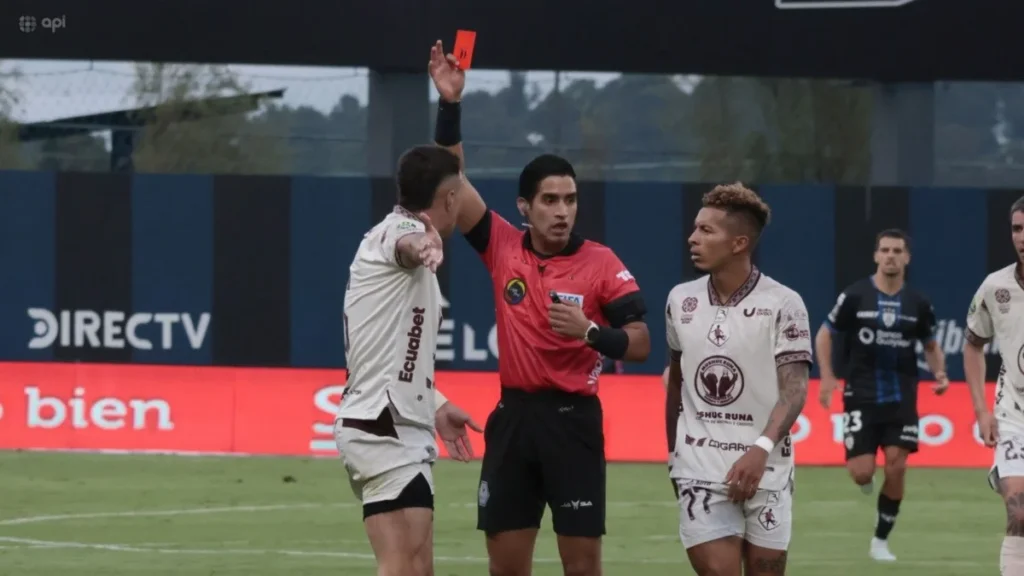 LigaPro sanciona a Brian Negro con cinco partidos y multa de USD 100 tras fractura a Jean Pierre Vernaza Arroyo