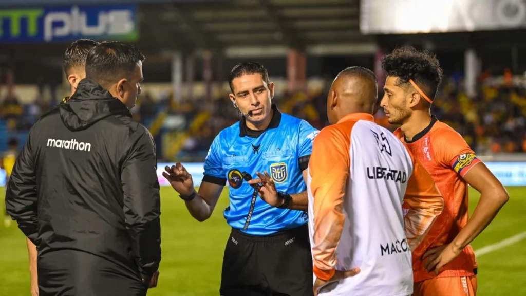 LigaPro confirma fallas del VAR en el partido entre Libertad y Barcelona SC