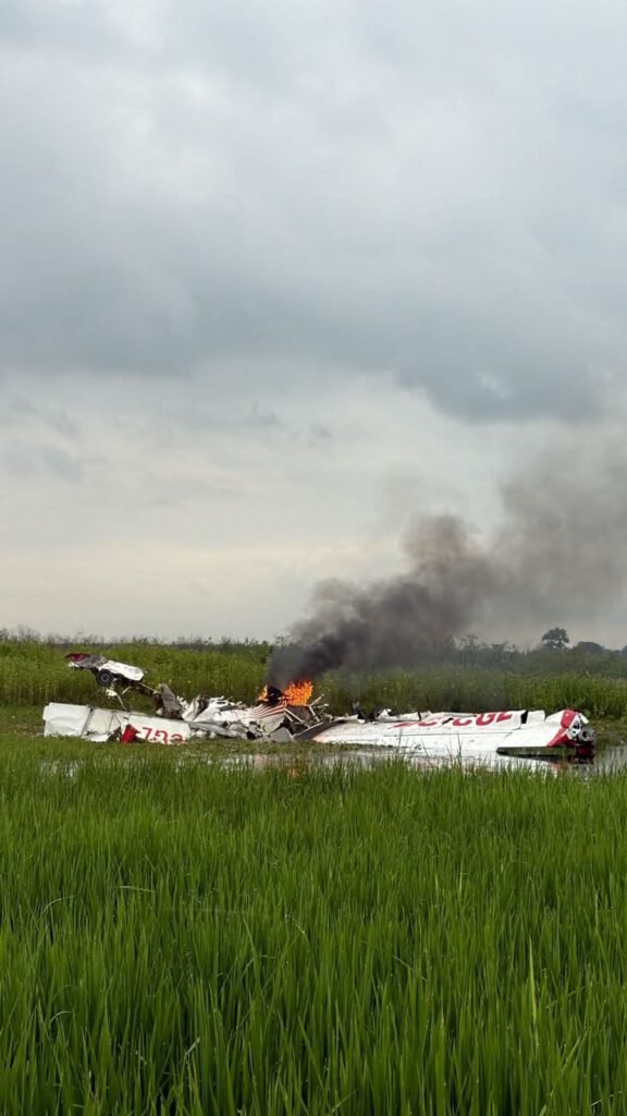 Dos avionetas se chocaron y se incendiaron en Los Ríos