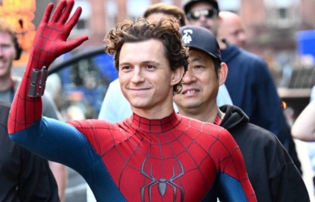 Tom Holland saluda a los fans de Spider-Man en Ecuador