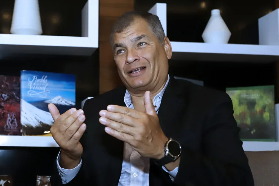 Rafael Correa habló en Uruguay sobre su condena por el caso Sobornos