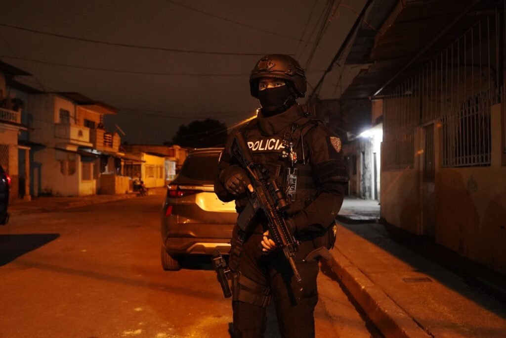 Toque de queda deja 112 detenidos y 10 vinculados a delitos, según Ministerio del Interior de Ecuador