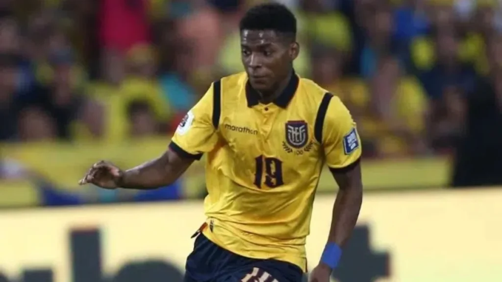 Nilson Angulo sería la baja en Ecuador por lesión muscular