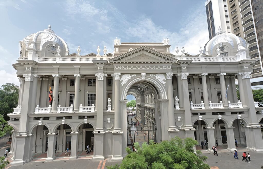 Fiscalía realiza operativo en el Municipio de Guayaquil