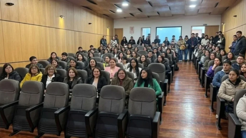 INSPI difunde imagen alterada para fingir auditorio lleno en Cuenca