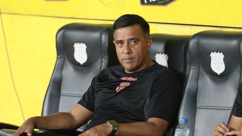 César Farías admite mal arranque de Barcelona SC ante Universidad Católica en Libertadores