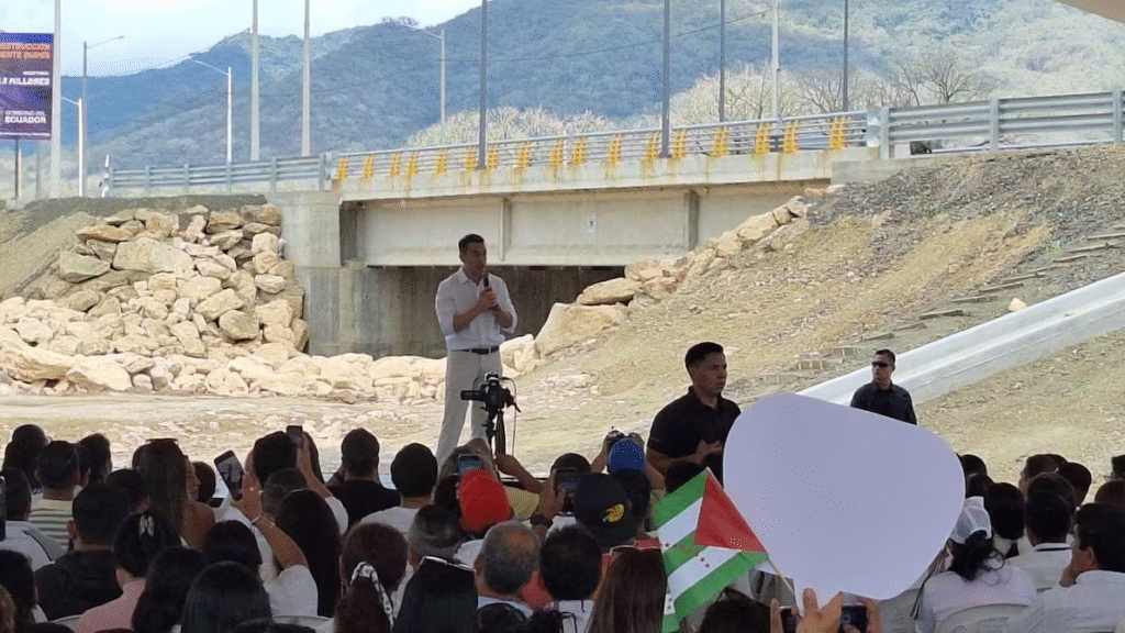 El presidente Daniel Noboa inaugura el nuevo puente Quimis en Manabí