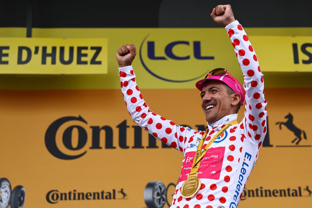 Richard Carapaz firma un histórico Tour de Francia 2026: Rey de la Montaña, dos victorias de etapa y «Supercombativo