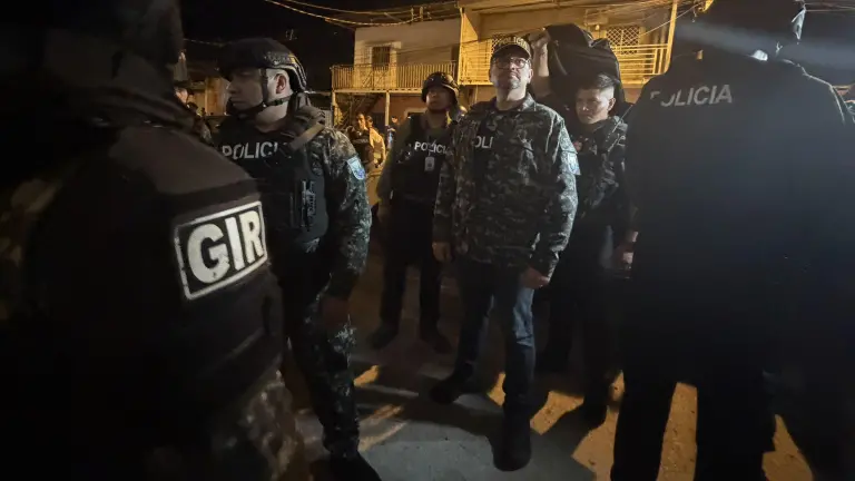 Operación Tracker en Guayaquil deja 13 detenidos vinculadosa extersiones y a la banda «Los Largartos»