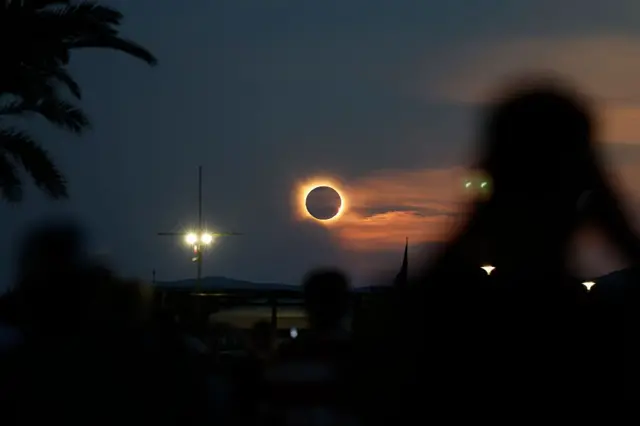 Eclipse solar total moviliza a millones de observadores y científicos en Europa y el Ártico