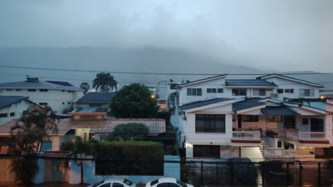 Lluvia sorpresiva se registra en Guayaquil durante la tarde de este lunes